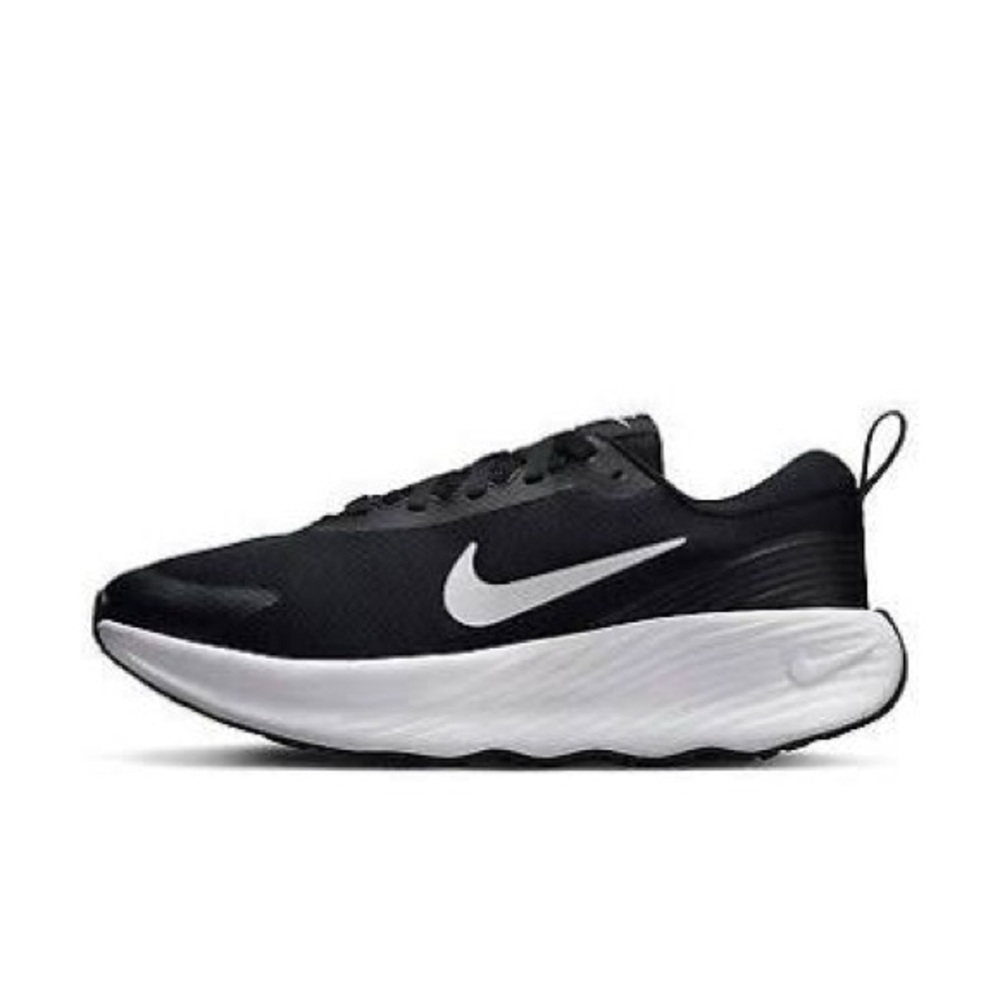 Nike Black and White Sneakers W8